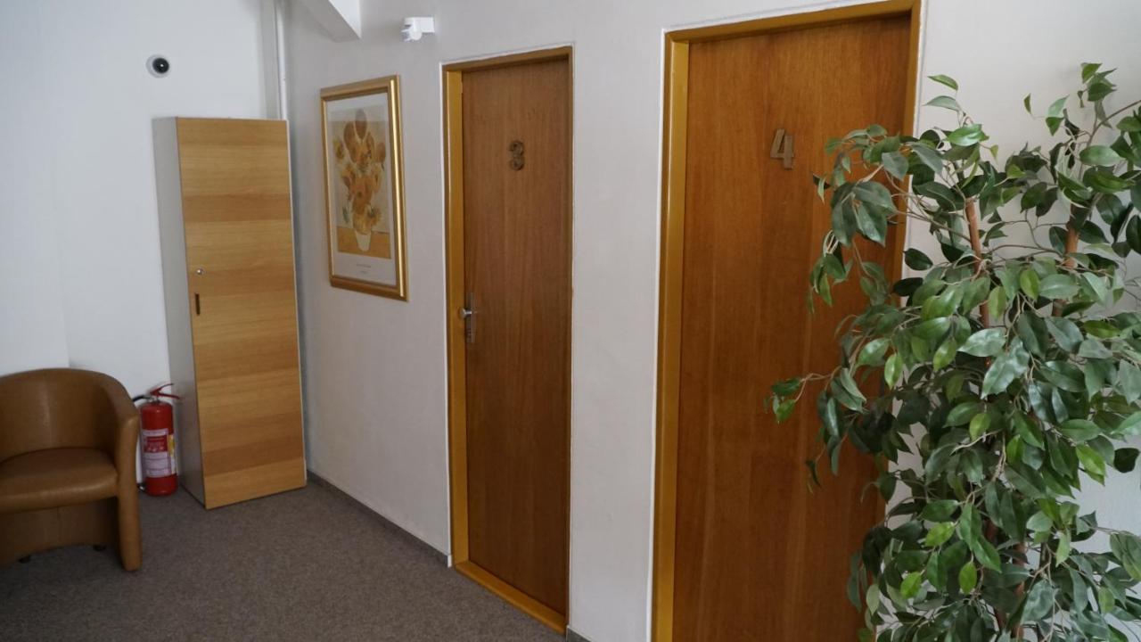 Pension Fox Prag Exterior foto