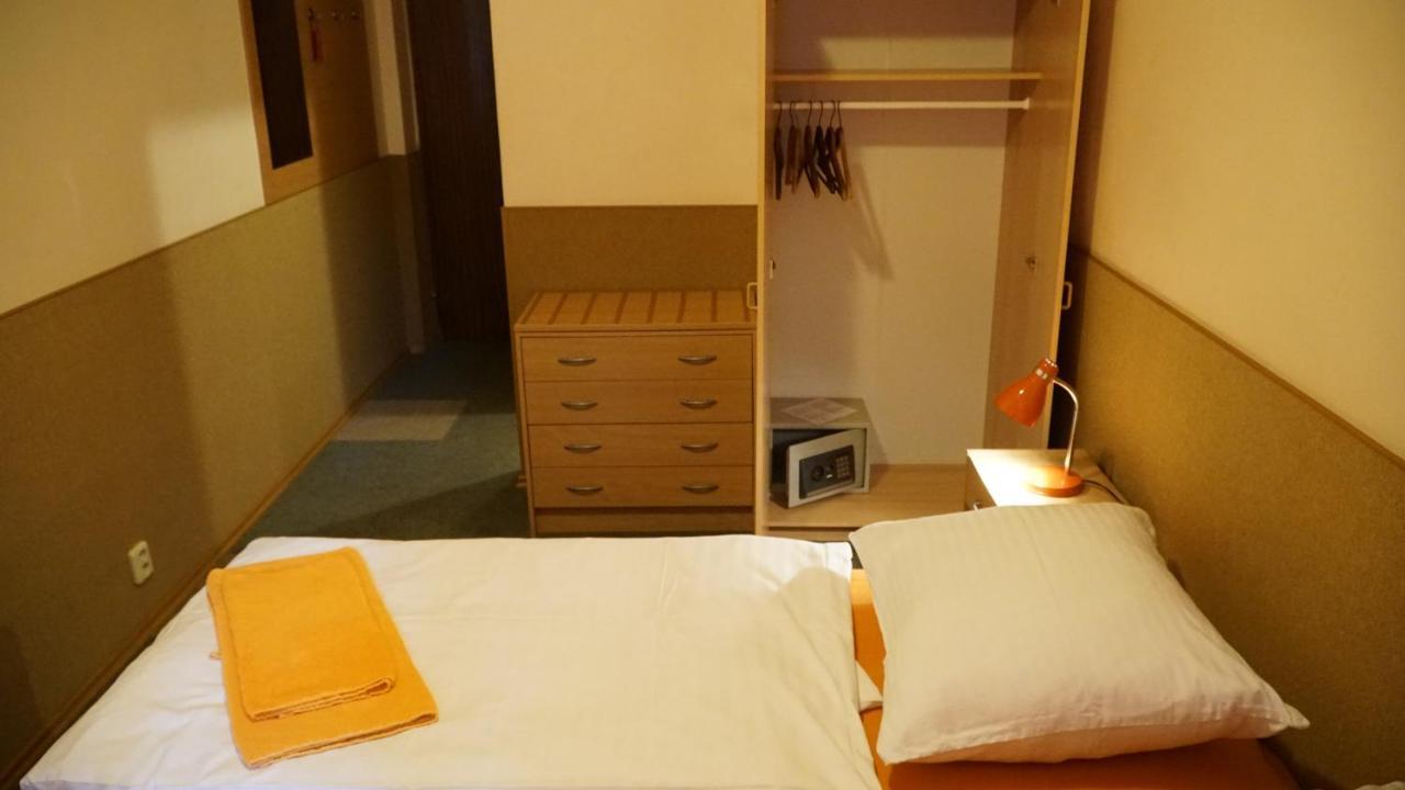 Pension Fox Prag Exterior foto